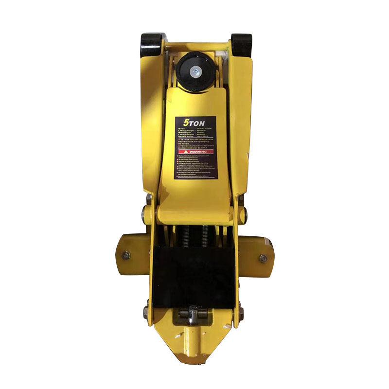 Welche besonderen Vorsichtsmaßnahmen sollten bei der Verwendung eines Wagenhebers als häufig verwendetes Werkzeug getroffen werden?